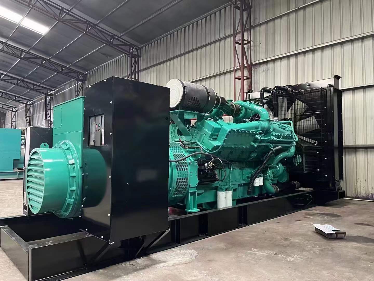 青秀如何降低 800kW 柴油发电机输出电流的波动？